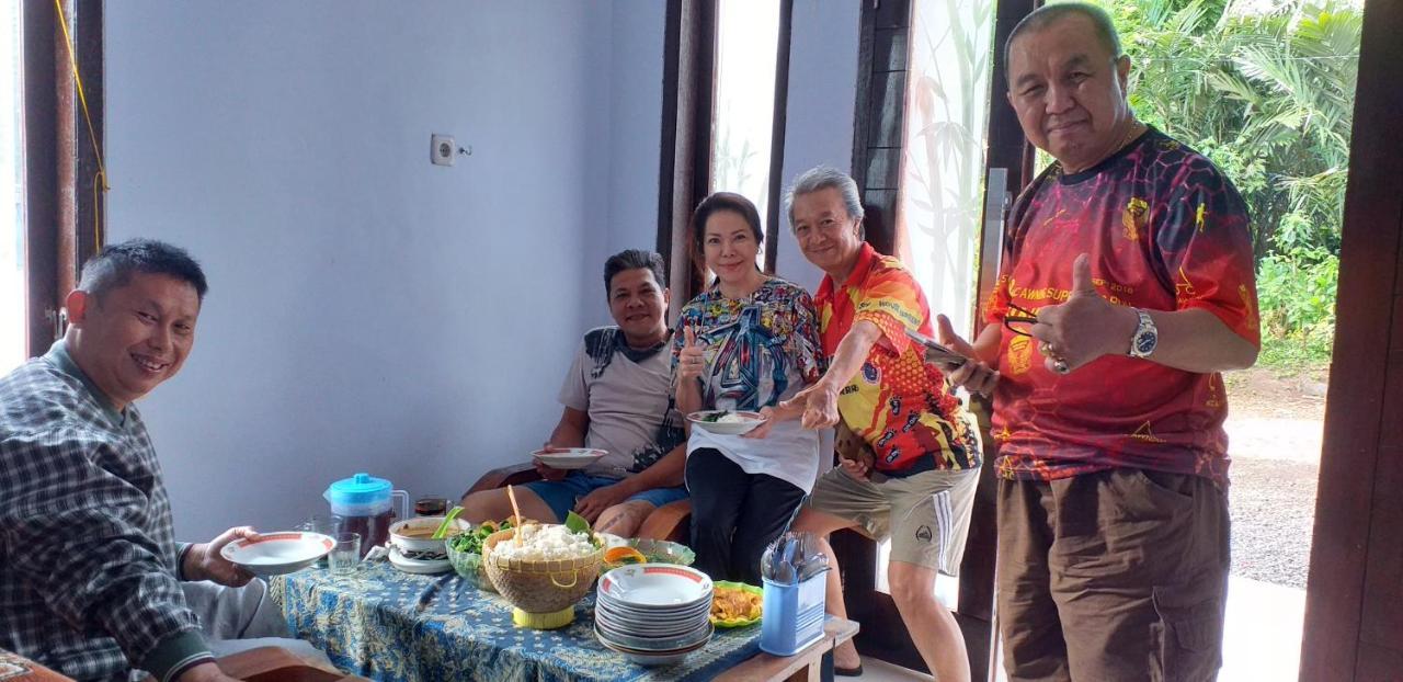 D'Corner Homestay Lumajang Extérieur photo