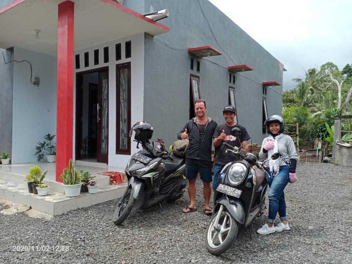 D'Corner Homestay Lumajang Extérieur photo