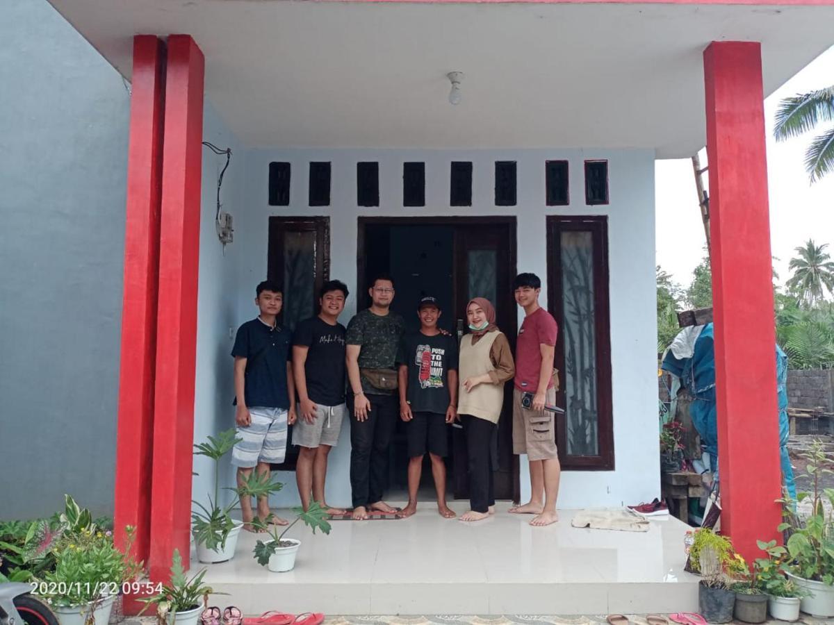 D'Corner Homestay Lumajang Extérieur photo